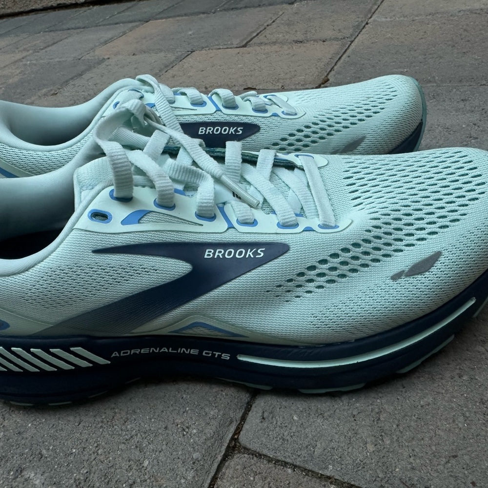 NEW Brooks Women’s Adrenaline GTS Running Shoes - Mint with Navy Accents